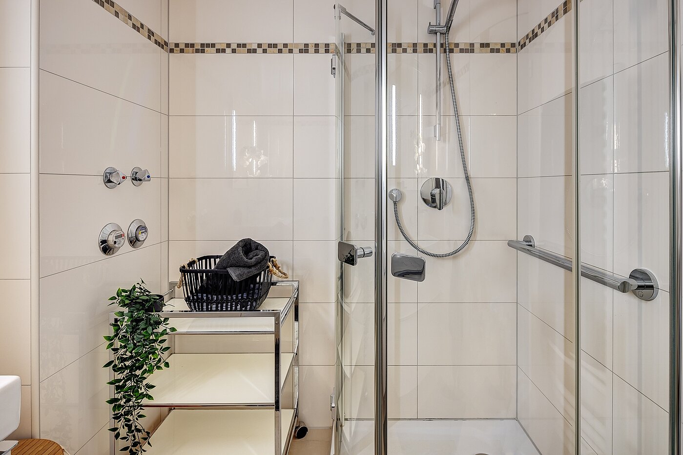 Etagenwohnung mit 2.5 Zimmern | München-Nymphenburg | 2204ML61 | ...mit Dusche