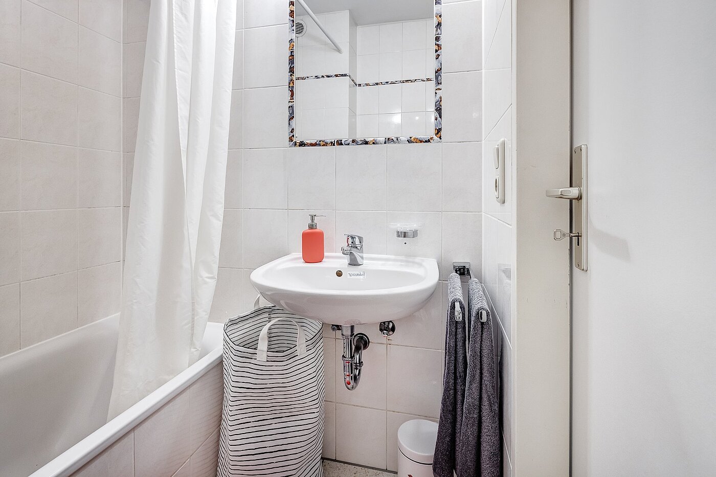 Etagenwohnung mit 1 Zimmer | München-Isarvorstadt | 2108ML10 | ... ganz in Weiß