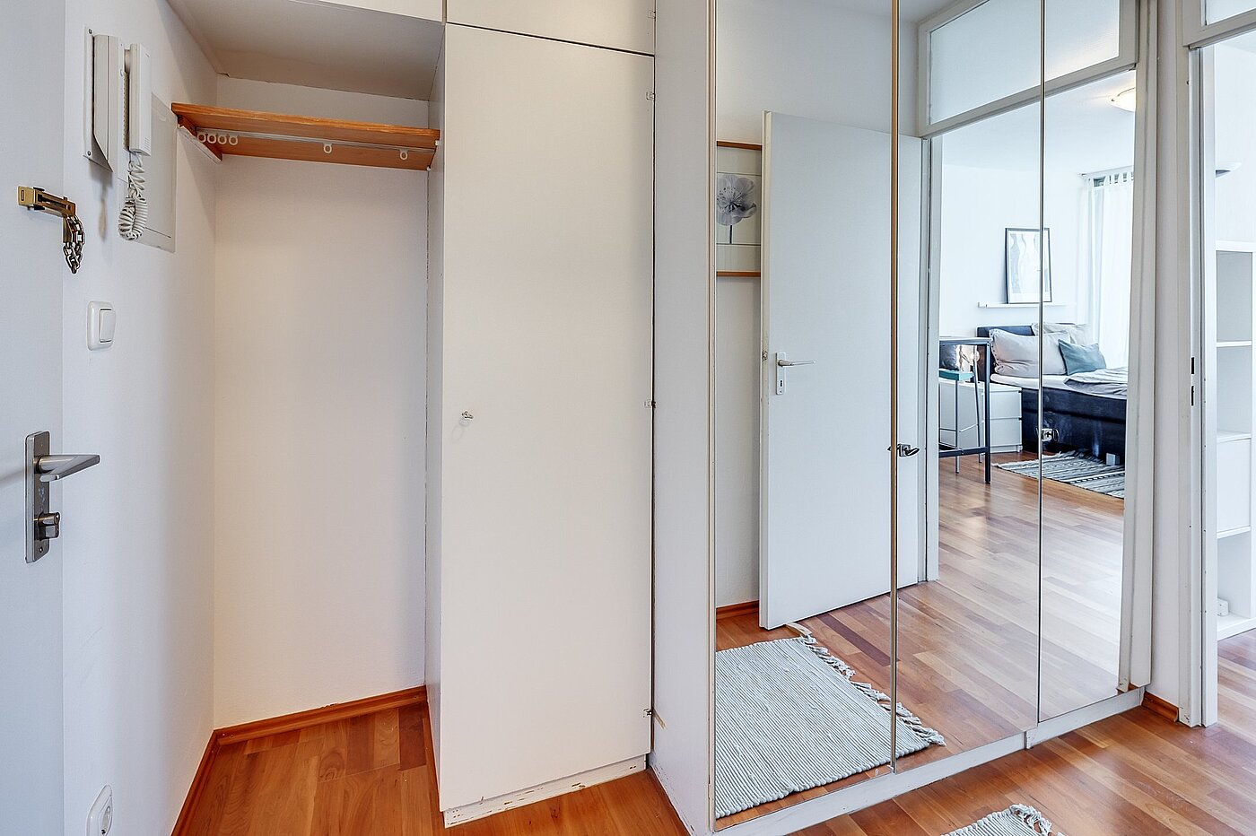 Etagenwohnung mit 1 Zimmer | München-Bogenhausen | 2103ML6 | Kleiderschrank mit Garderobe