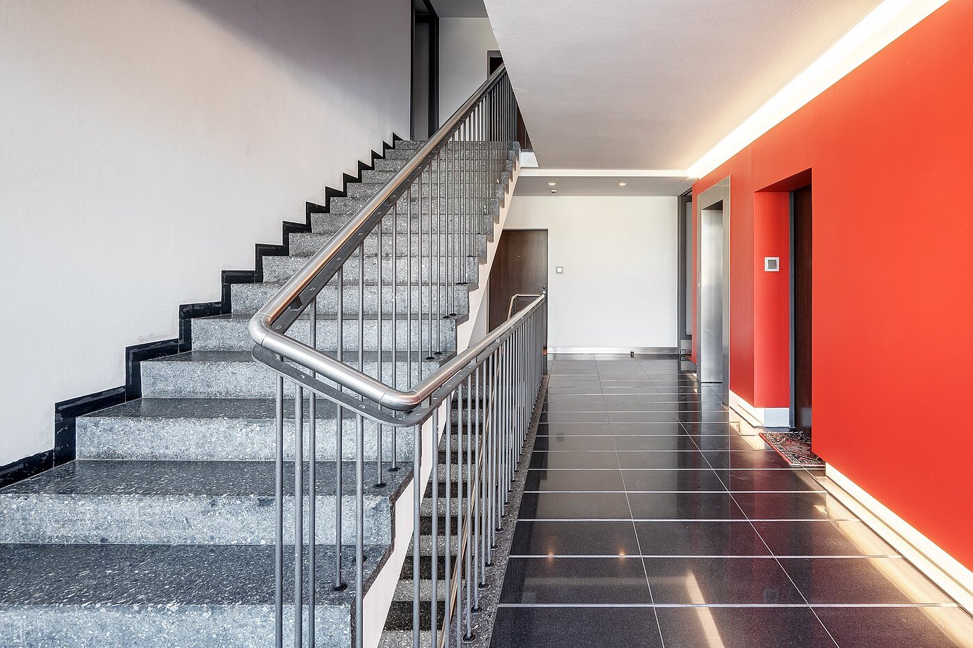 Etagenwohnung mit 1 Zimmer | München-Haidhausen | 2001ML3 | Treppenhaus mit Lift