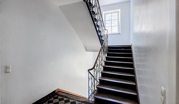 Etagenwohnung mit 1.5 Zimmern | München-Neuhausen | 70473 | Stilvolles Treppenhaus