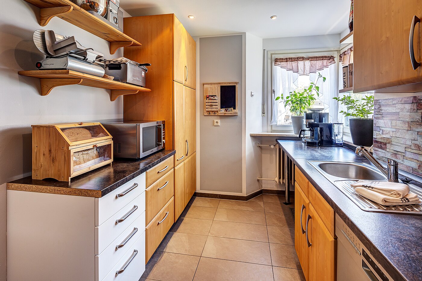 Reiheneckhaus mit 6 Zimmern | Germering | 70033 | Küche mit Fenster