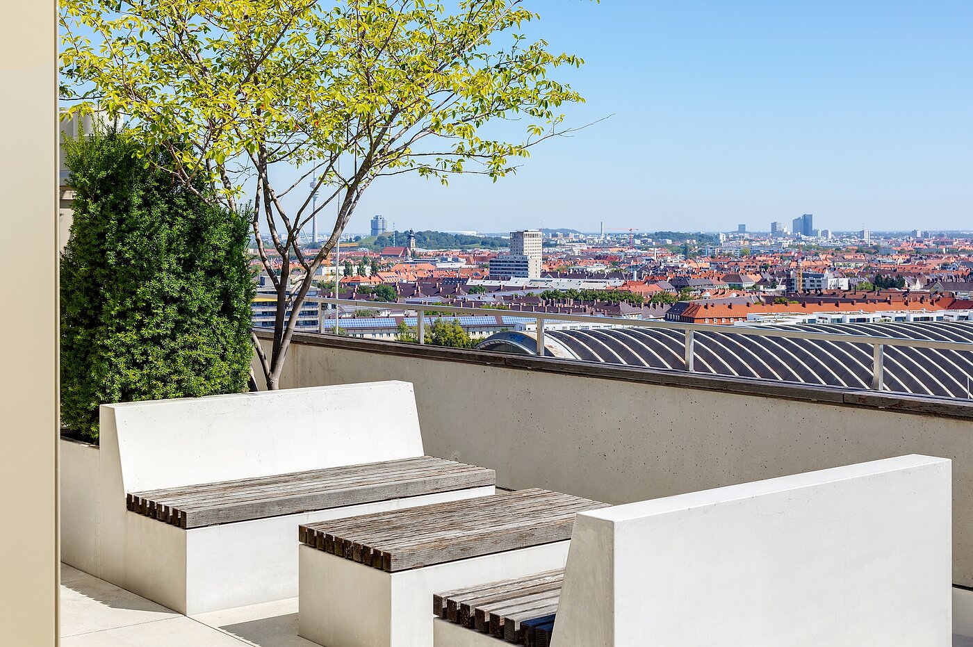 Apartment mit 1.5 Zimmern | München-Neuhausen | 70444 | Dachterrasse bei Tag....