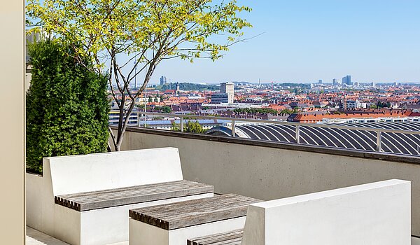 Apartment mit 1.5 Zimmern | München-Neuhausen | 70444 | Dachterrasse bei Tag....