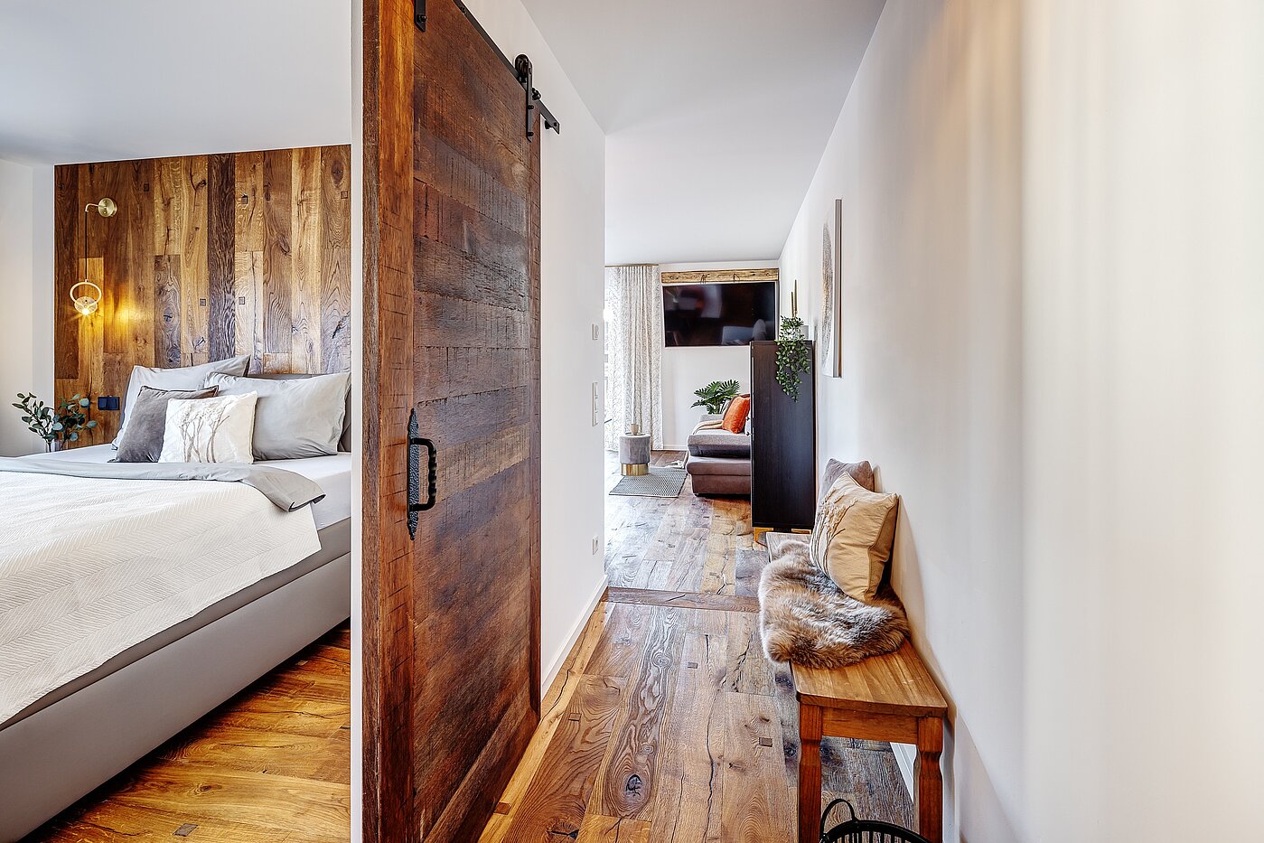 Erdgeschosswohnung mit 2 Zimmern | Bad Wiessee | 700942 | Attraktive Altholztür zur räumlichen Trennung