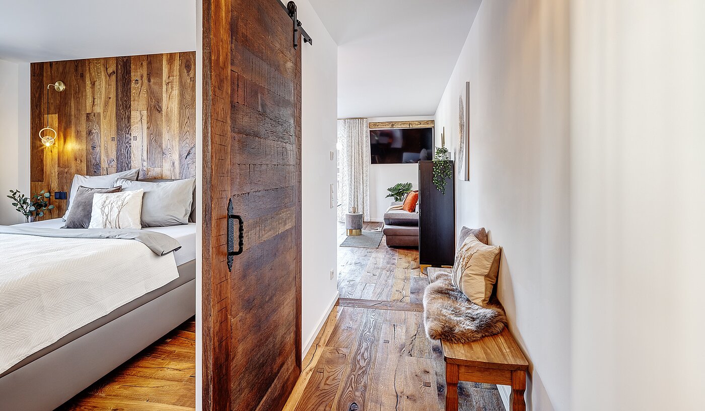 Erdgeschosswohnung mit 2 Zimmern | Bad Wiessee | 700942 | Attraktive Altholztür zur räumlichen Trennung