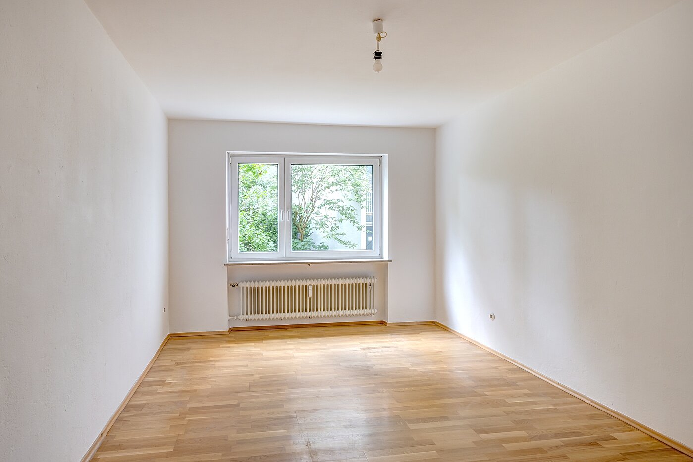 Hochparterre mit 2.5 Zimmern | München-Schwabing | 70441 | Schlafzimmer