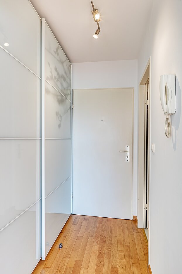 Apartment mit 2 Zimmern | München-Feldmoching | 70466 | Flur Richtung Eingang