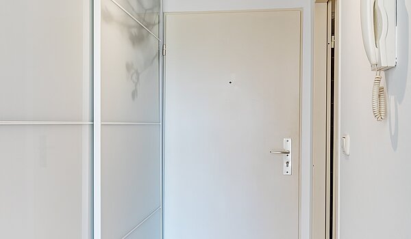 Apartment mit 2 Zimmern | München-Feldmoching | 70466 | Flur Richtung Eingang