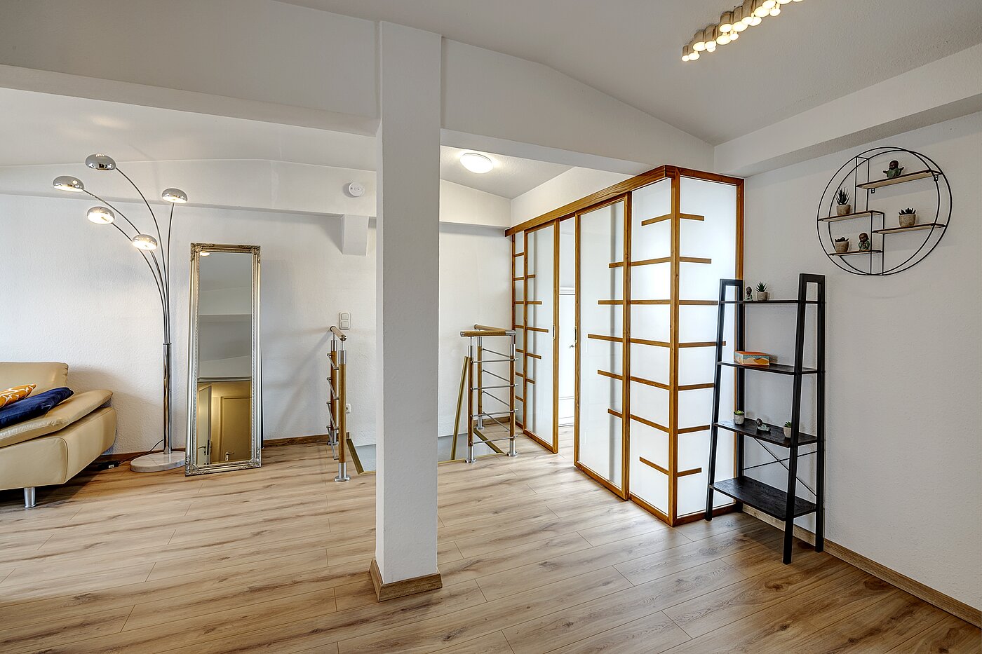 Dachgeschosswohnung mit 4.5 Zimmern | München-Ludwigsvorstadt | 70461 | Wohnen / Essen