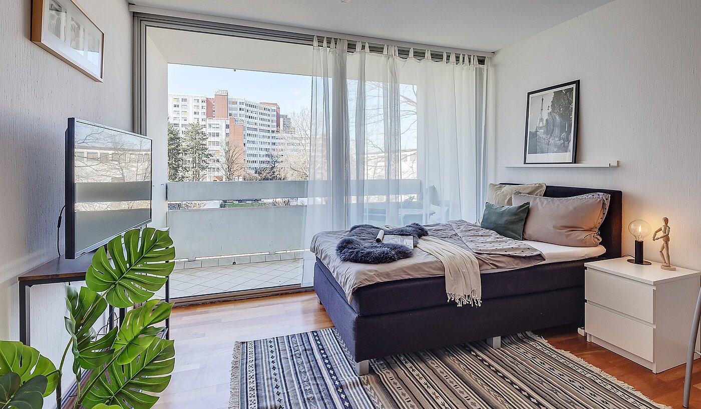 Etagenwohnung mit 1 Zimmer | München-Bogenhausen | 2103ML6 | Hier der Blick Richtung Loggia