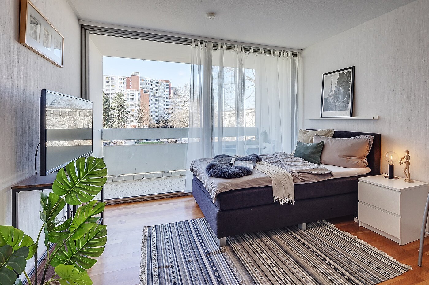 Etagenwohnung mit 1 Zimmer | München-Bogenhausen | 2103ML6 | Hier der Blick Richtung Loggia