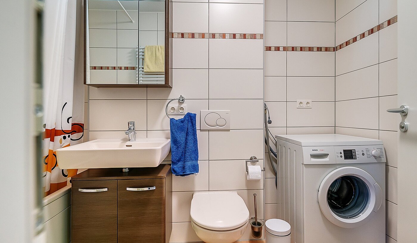 Etagenwohnung mit 2 Zimmern | München-Milbertshofen | 2004ML3 | Bad mit Wanne