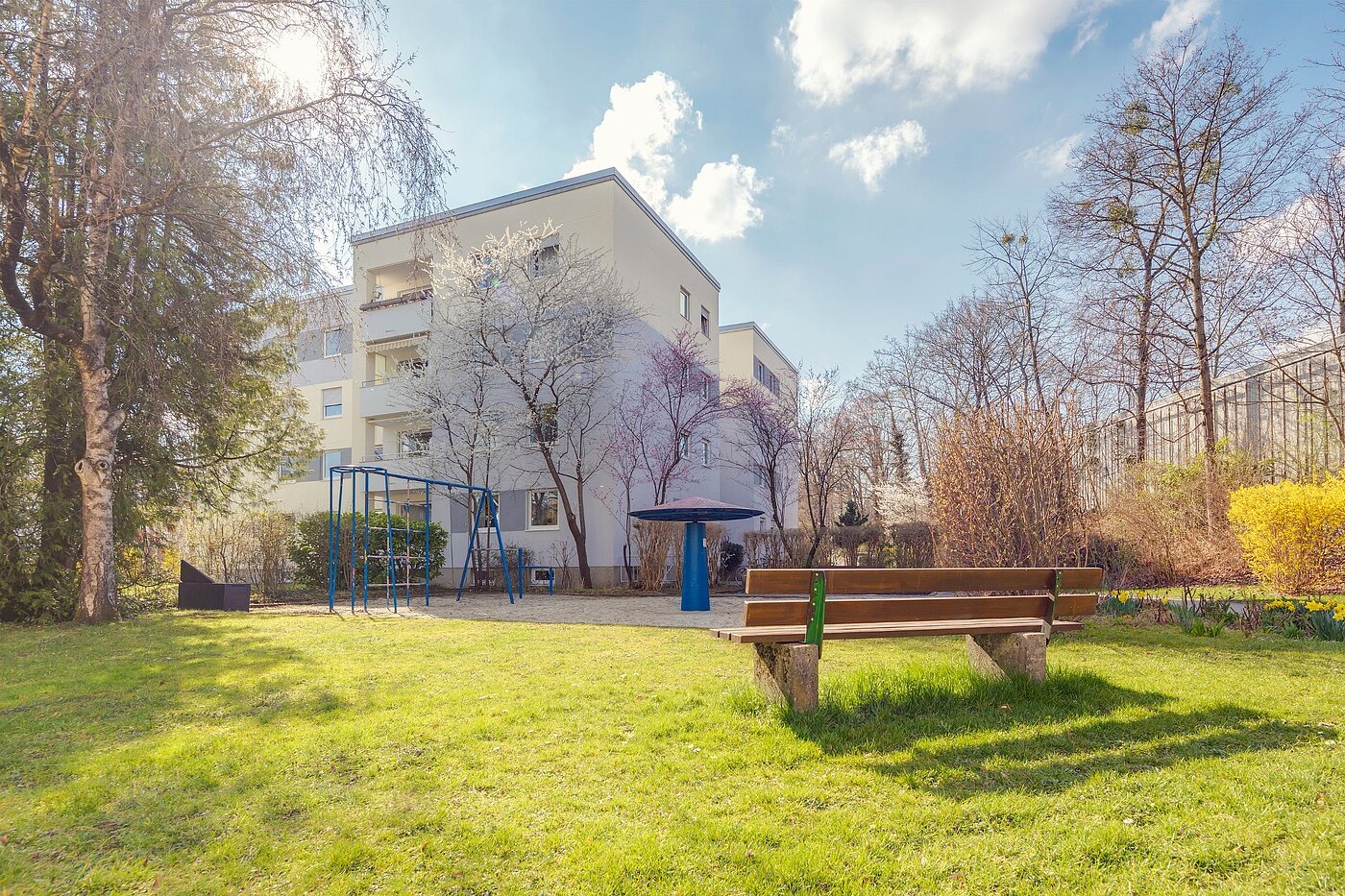 Etagenwohnung mit 4 Zimmern | München-Hadern | 2003ML2 | ...mit Spielplatz