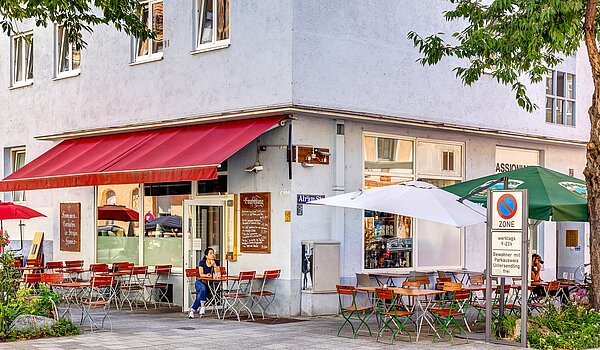 Dachgeschosswohnung mit 1 Zimmer | München-Sendling | 700402 | Restaurants & Geschäfte