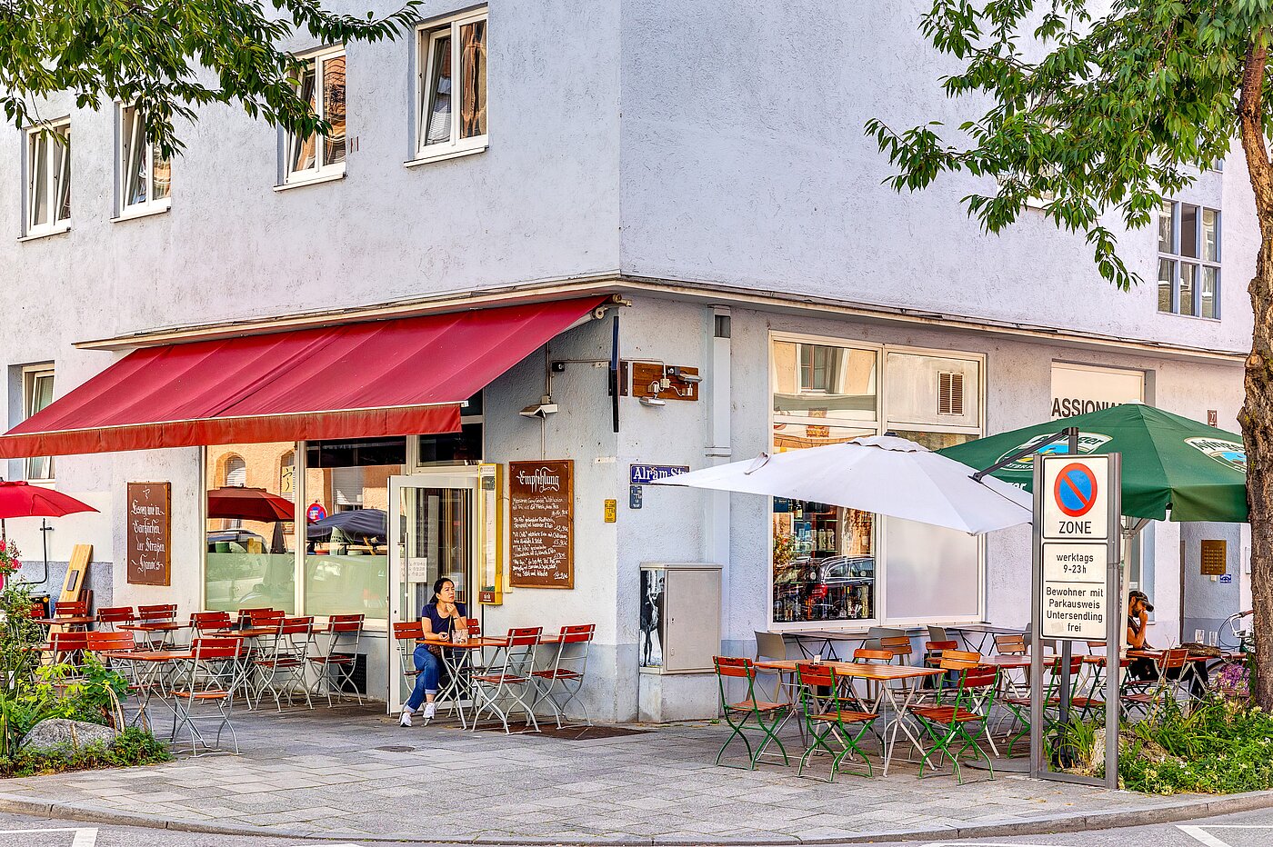 Dachgeschosswohnung mit 1 Zimmer | München-Sendling | 700402 | Restaurants & Geschäfte