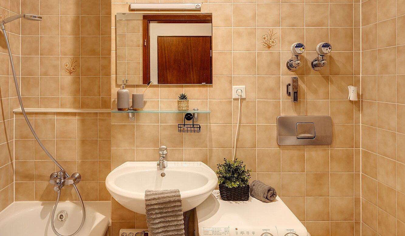 Etagenwohnung mit 2 Zimmern | München-Neuhausen | 2012ML5 | Bad mit Duschwanne und WM