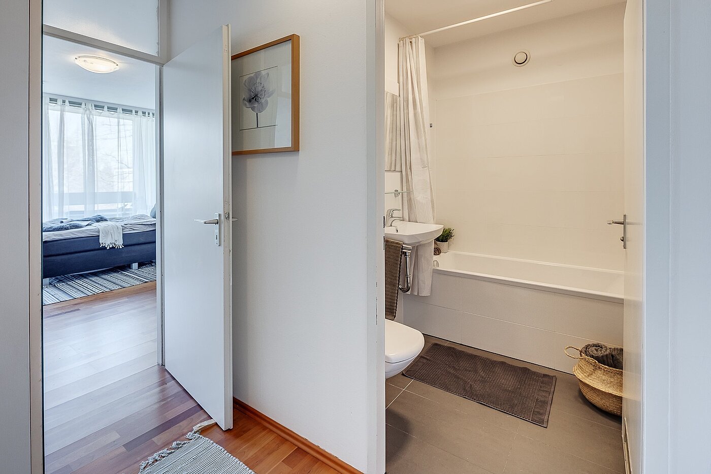 Etagenwohnung mit 1 Zimmer | München-Bogenhausen | 2103ML6 | Blick ins Wannenbad