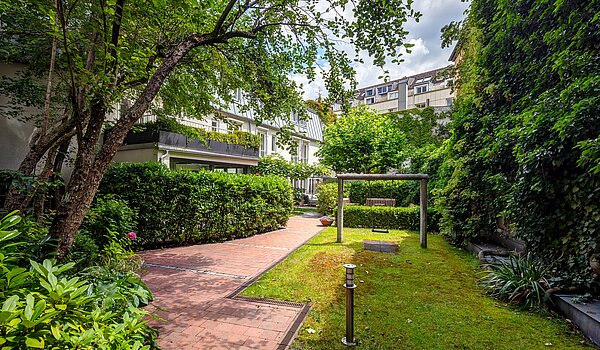 Maisonettewohnung mit 3 Zimmern | München-Lehel | 2209ML5 | Wunderschöner, begrünter Innenhof