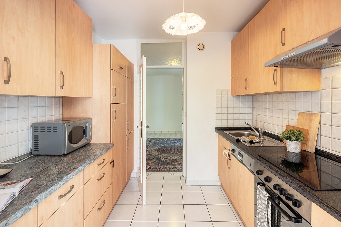 Etagenwohnung mit 3 Zimmern | München-Bogenhausen | 70261 | Praktische Durchgangsküche...