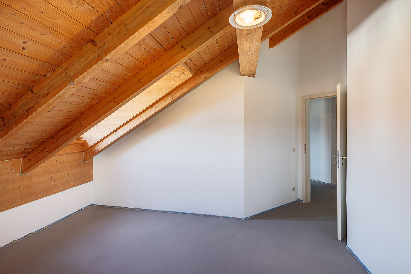 Dachgeschosswohnung mit 2 Zimmern | 70314 | Schlafen