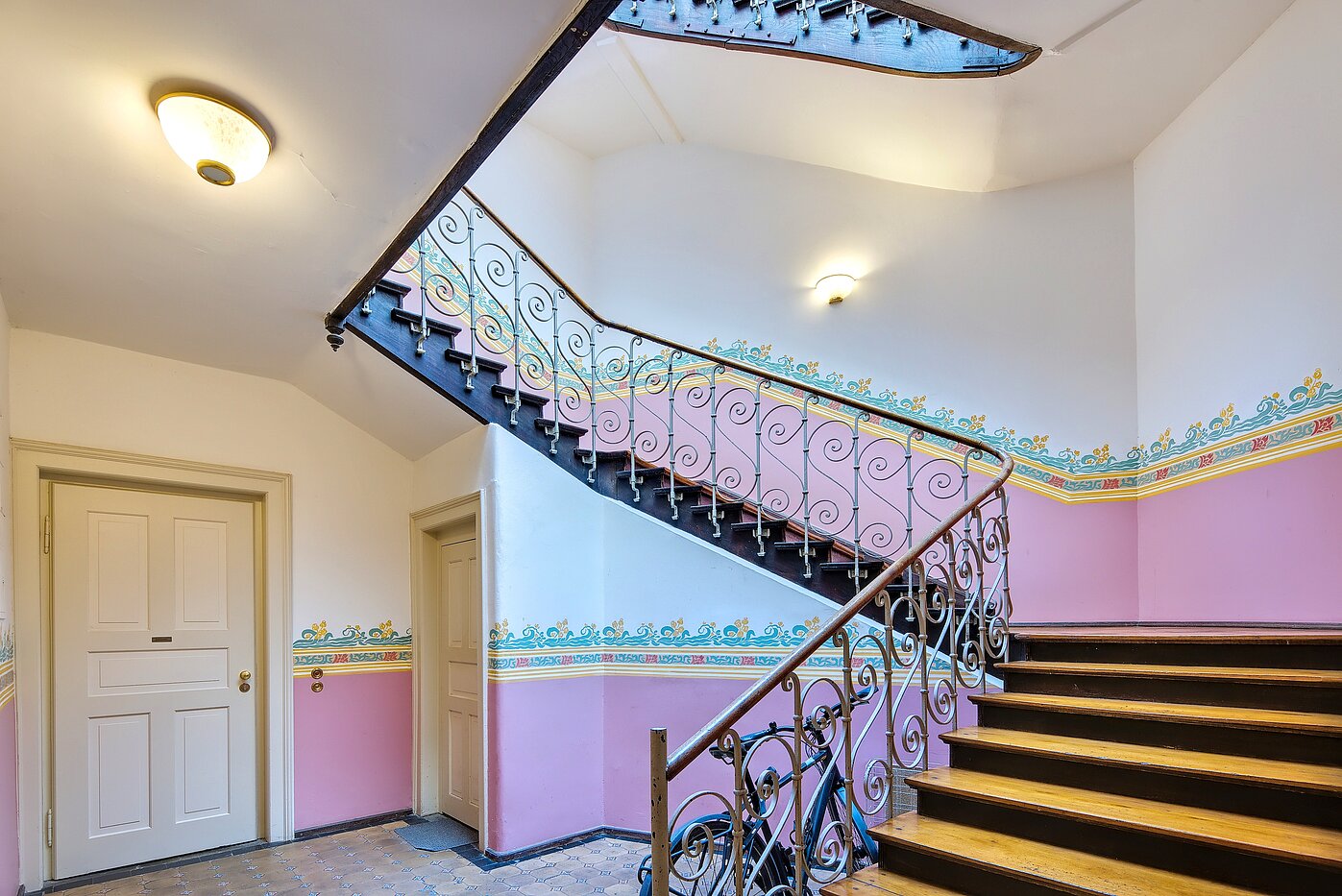 Erdgeschosswohnung mit 1 Zimmer | München-Haidhausen | 70228 | Treppenhaus mit...