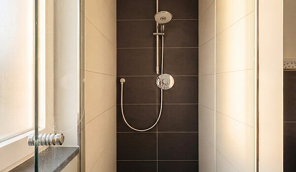 Penthouse mit 2 Zimmern | München-Bogenhausen | 70385 | ...und Dusche