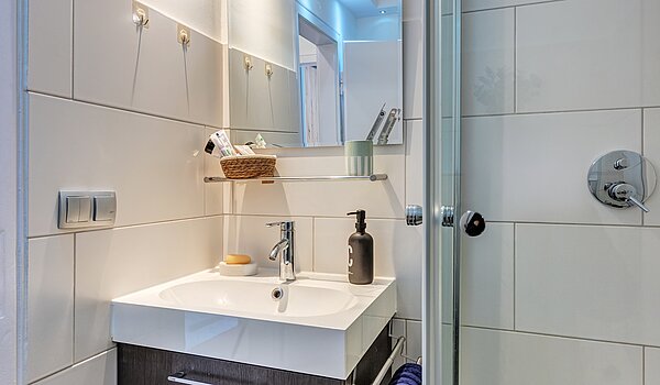 Etagenwohnung mit 1 Zimmer | München-Schwabing | 70454 | Duschbad mit...