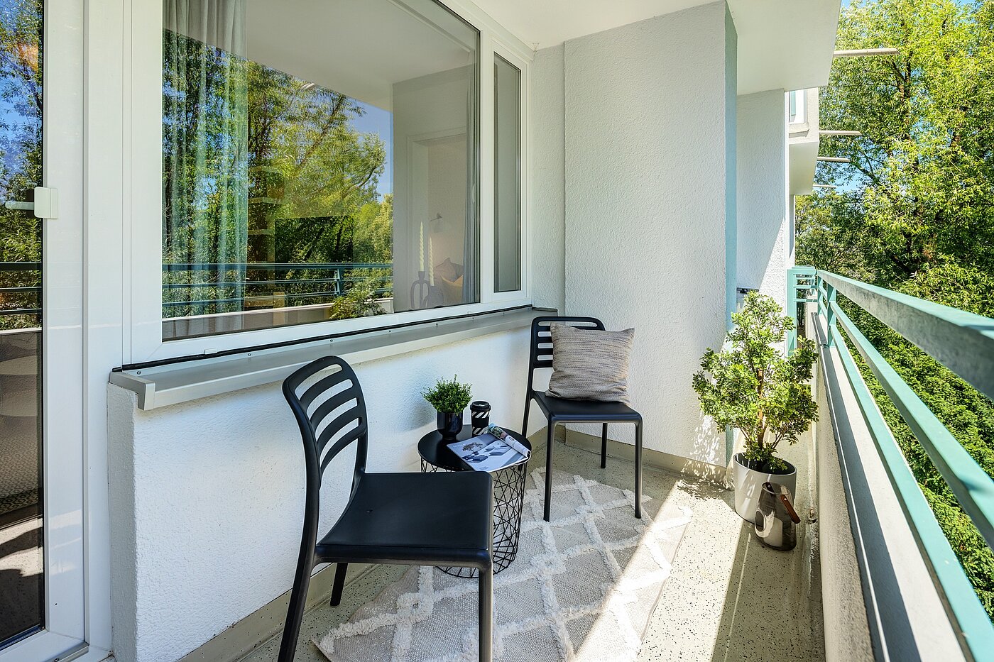Etagenwohnung mit 2 Zimmern | München-Bogenhausen | 70142 | Balkon mit Morgensonne