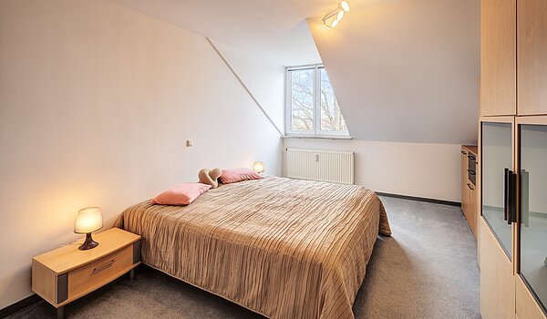Etagenwohnung mit 2 Zimmern | Poing | 70373 | Komfortables Schlafzimmer...