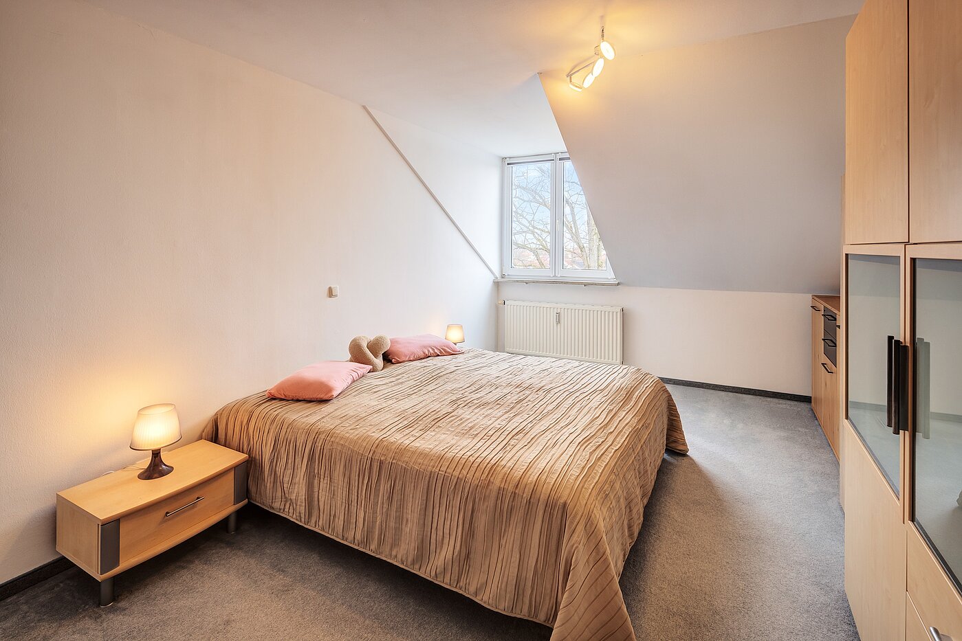 Etagenwohnung mit 2 Zimmern | Poing | 70373 | Komfortables Schlafzimmer...