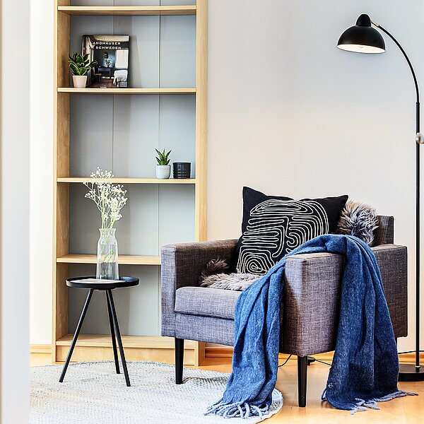 Oberföhring: Große 3-Zimmer Wohnung mit Südwest-Loggia