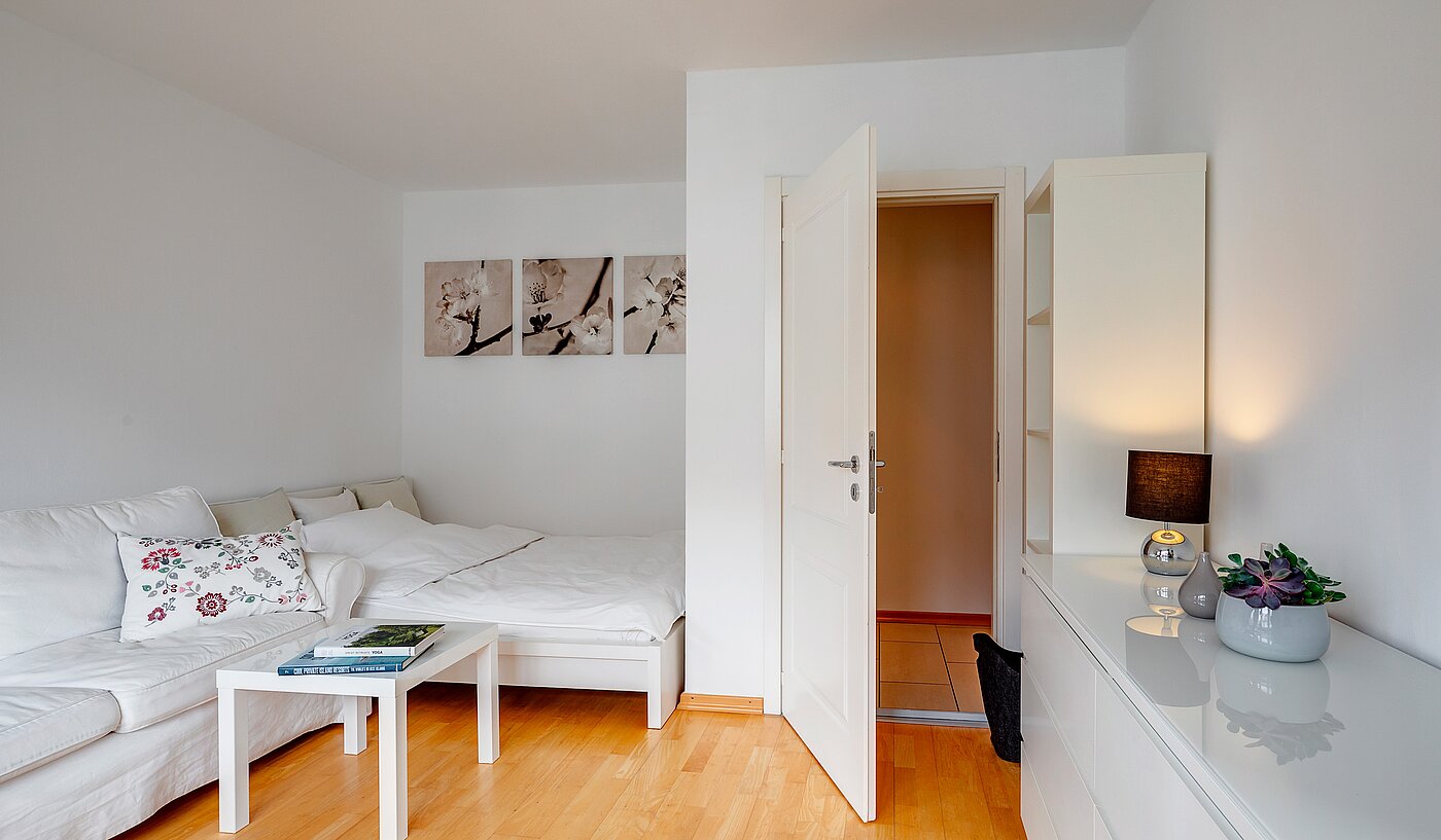 Etagenwohnung mit 2 Zimmern | München-Schwabing | 70130 | Wohn- und Schlafbereich..