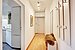 Flur mit Einbauschrank...