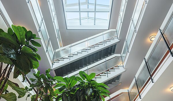 Etagenwohnung mit 3.5 Zimmern | München-Bogenhausen | 703051 | ...mit Glaskuppel