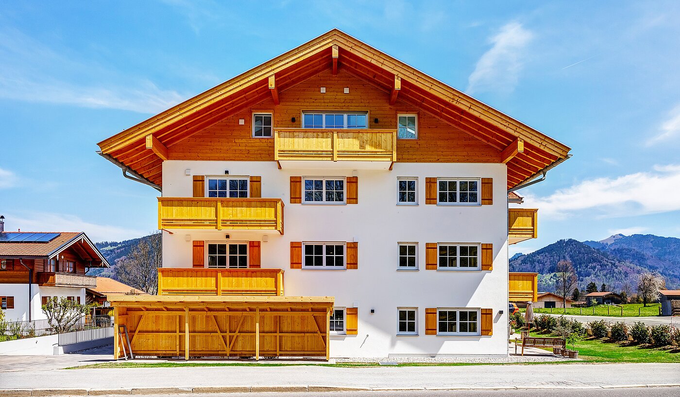 Erdgeschosswohnung mit 2 Zimmern | Bad Wiessee | 700942 | Südansicht des Mehrfamilienhauses