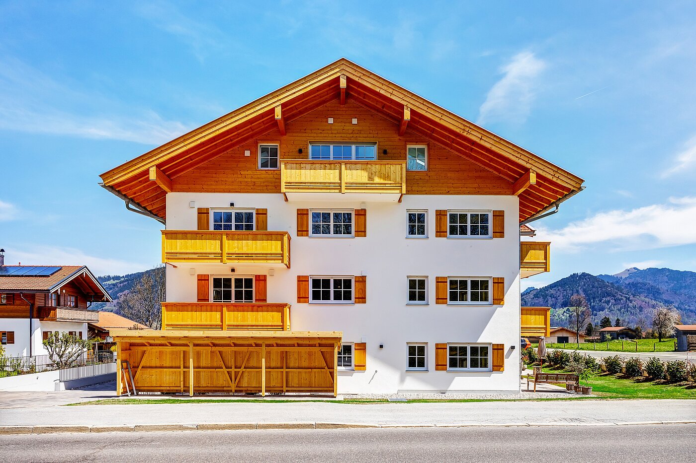 Erdgeschosswohnung mit 2 Zimmern | Bad Wiessee | 700942 | Südansicht des Mehrfamilienhauses