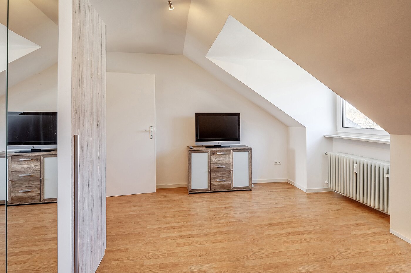 Etagenwohnung mit 3 Zimmern | Karlsfeld | 2004ML5 | ...Schlafzimmer und...