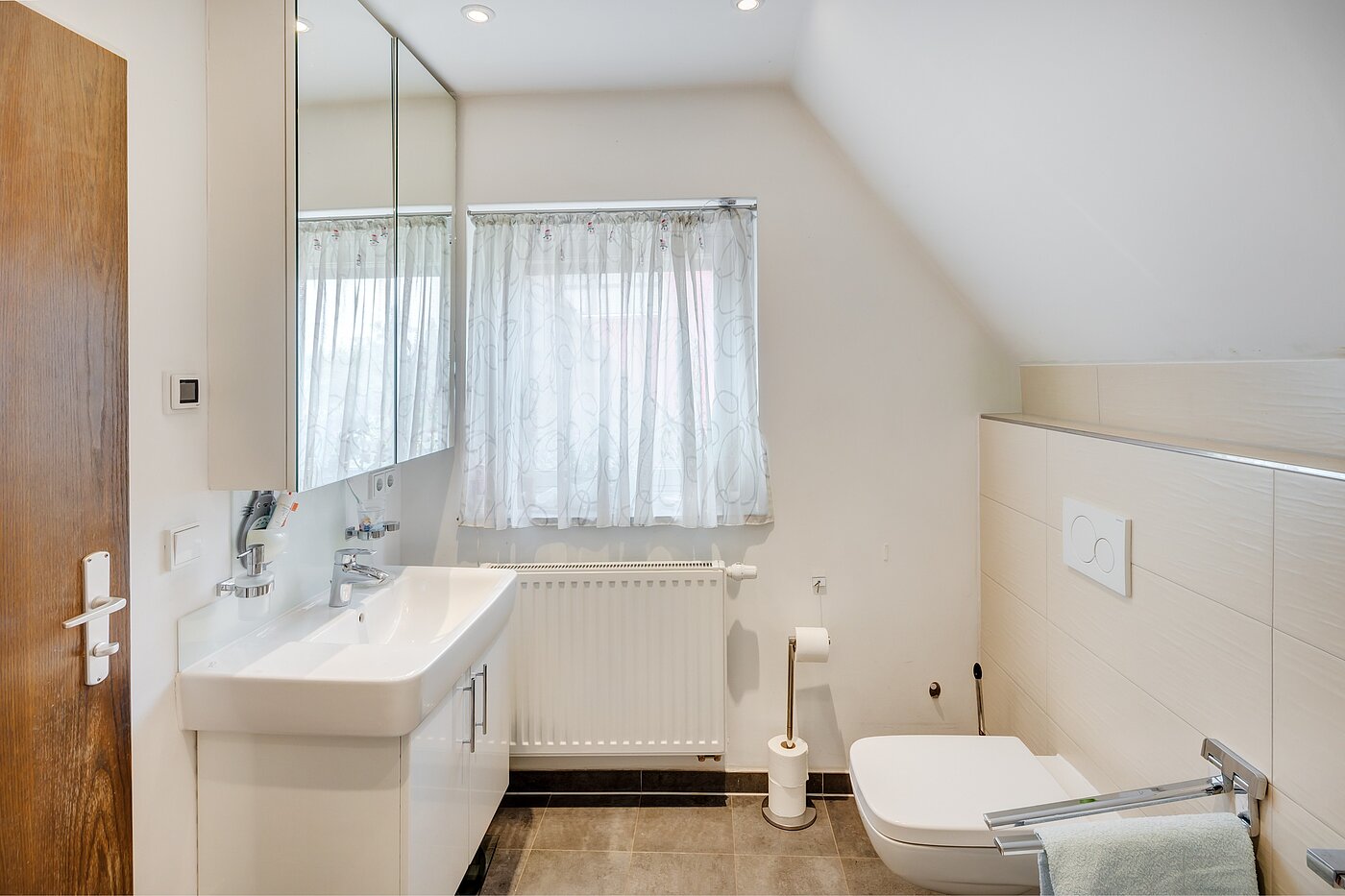 Einfamilienhaus mit 8 Zimmern | 70229 | Neues Bad...