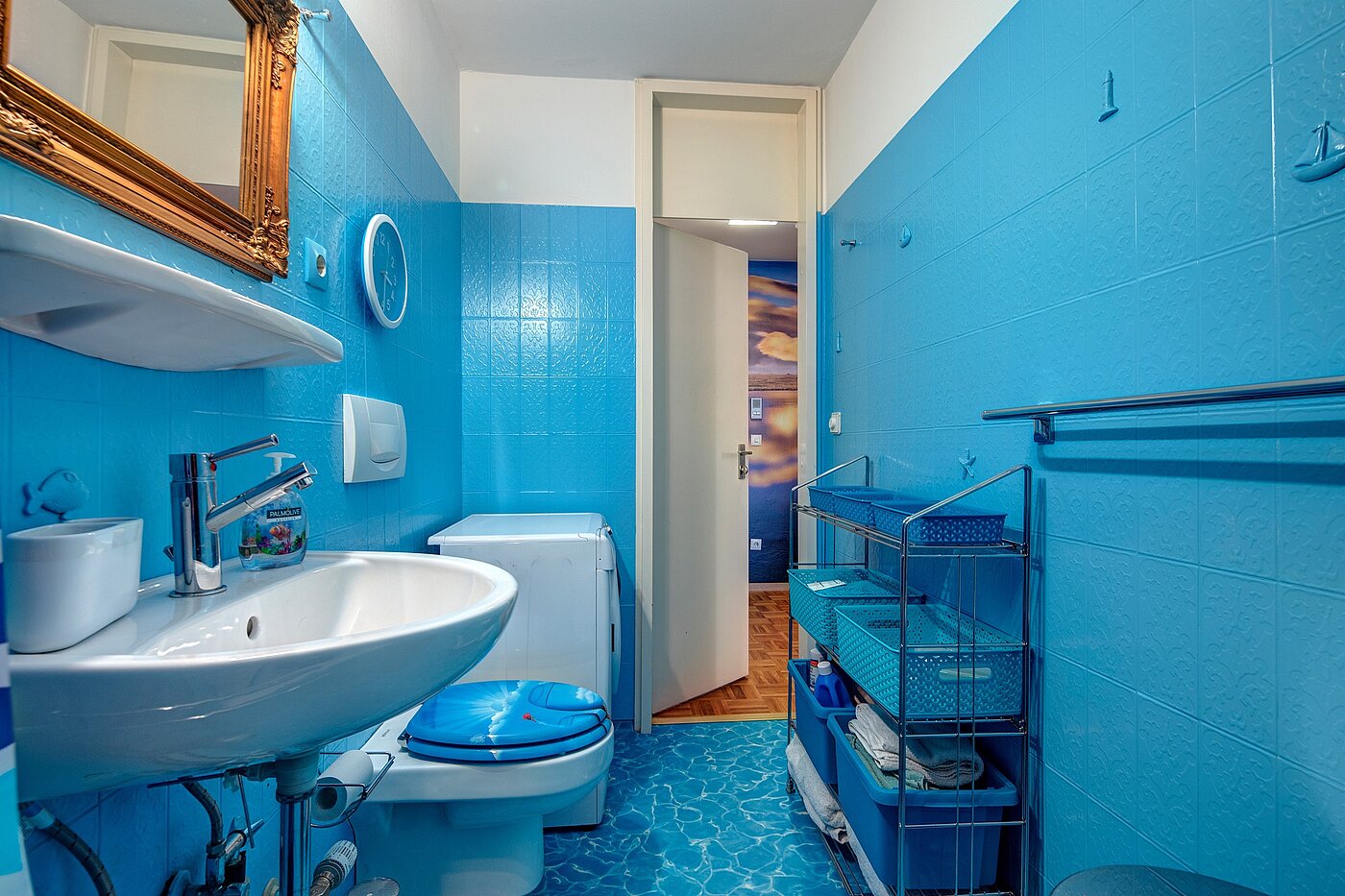 Etagenwohnung mit 1.5 Zimmern | München-Sendling-Westpark | 2207ML4 | Meerblaues Badezimmer...