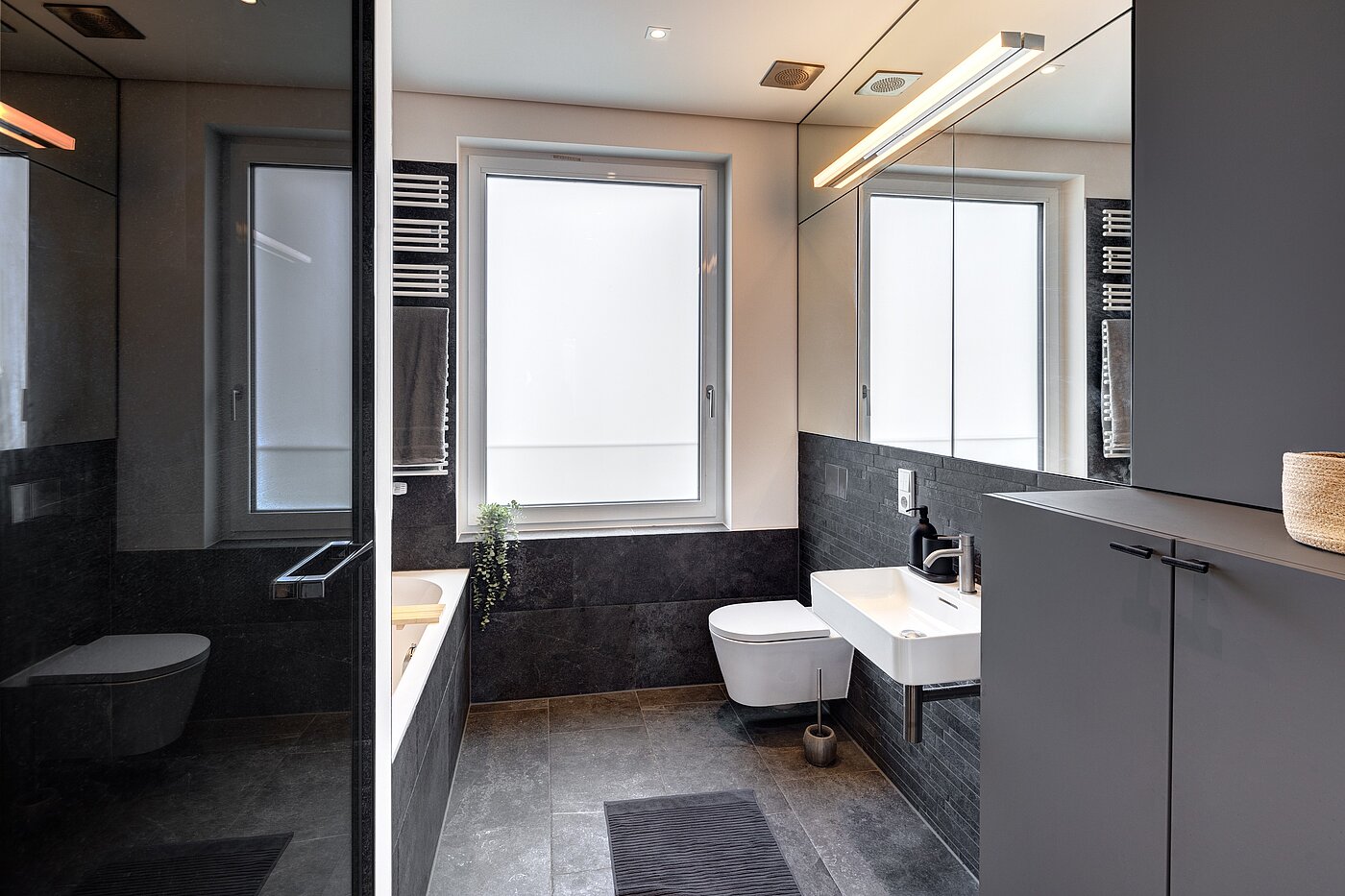 Etagenwohnung mit 2 Zimmern | 70134 | Bad mit Dusche...