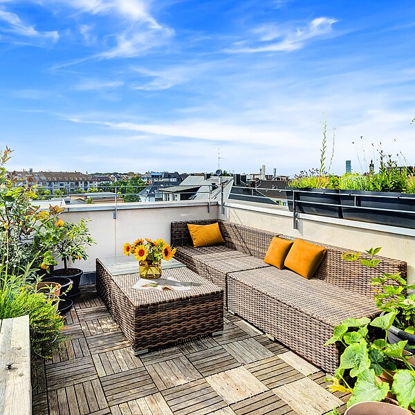 Neuhausen: Sonnige 5-Zimmer Dachterrassen-Maisonette zum Verlieben