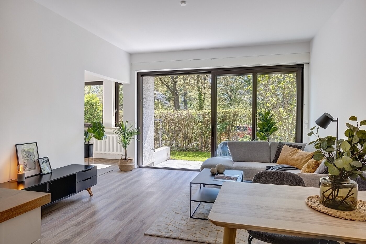 Etagenwohnung mit 2.5 Zimmern | München-Obermenzing | 700191 | Wohnzimmer mit Zugang zur Terrasse...