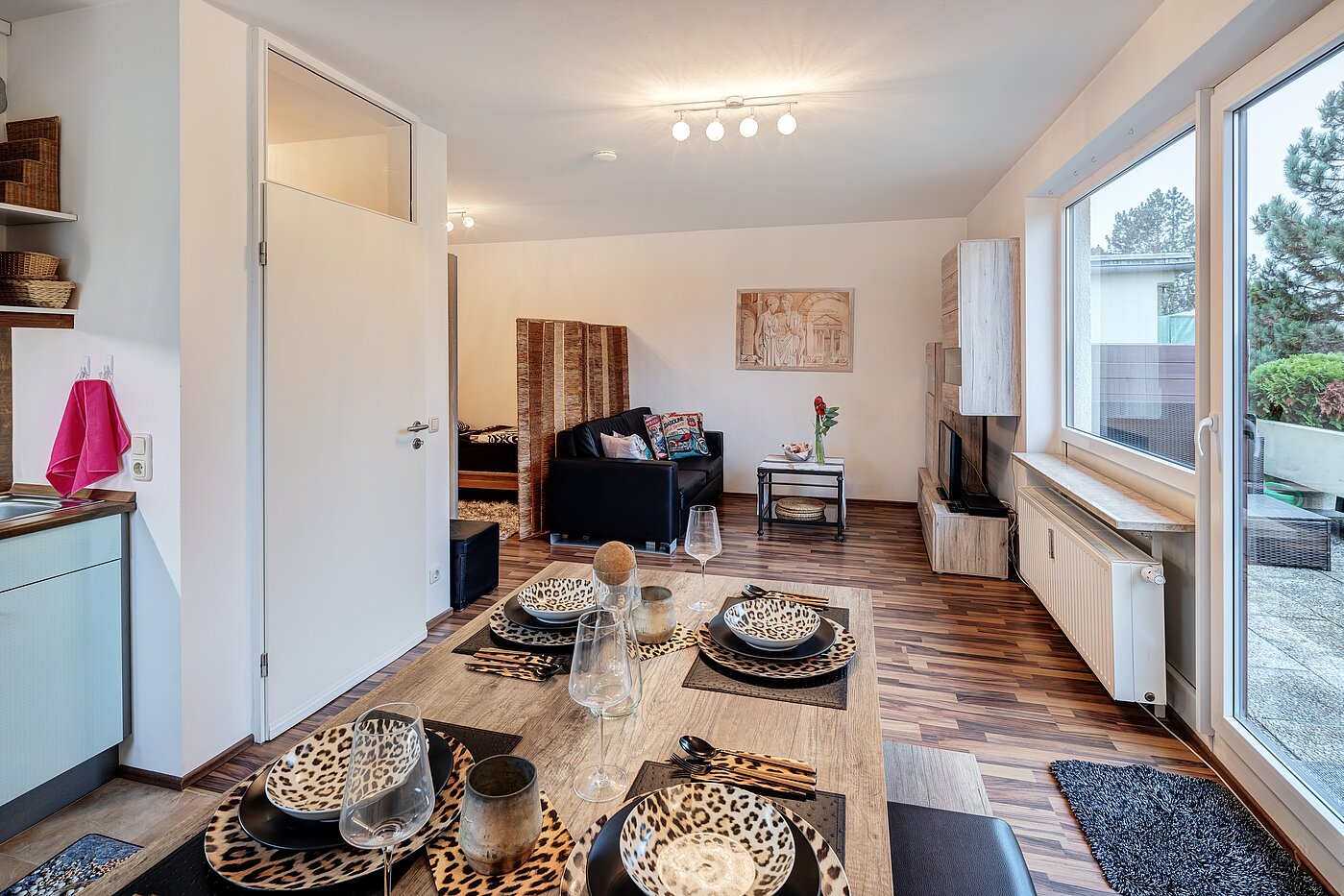 Etagenwohnung mit 1 Zimmer | Karlsfeld | 70460 | Wohn-, Ess- und Schlafbereich