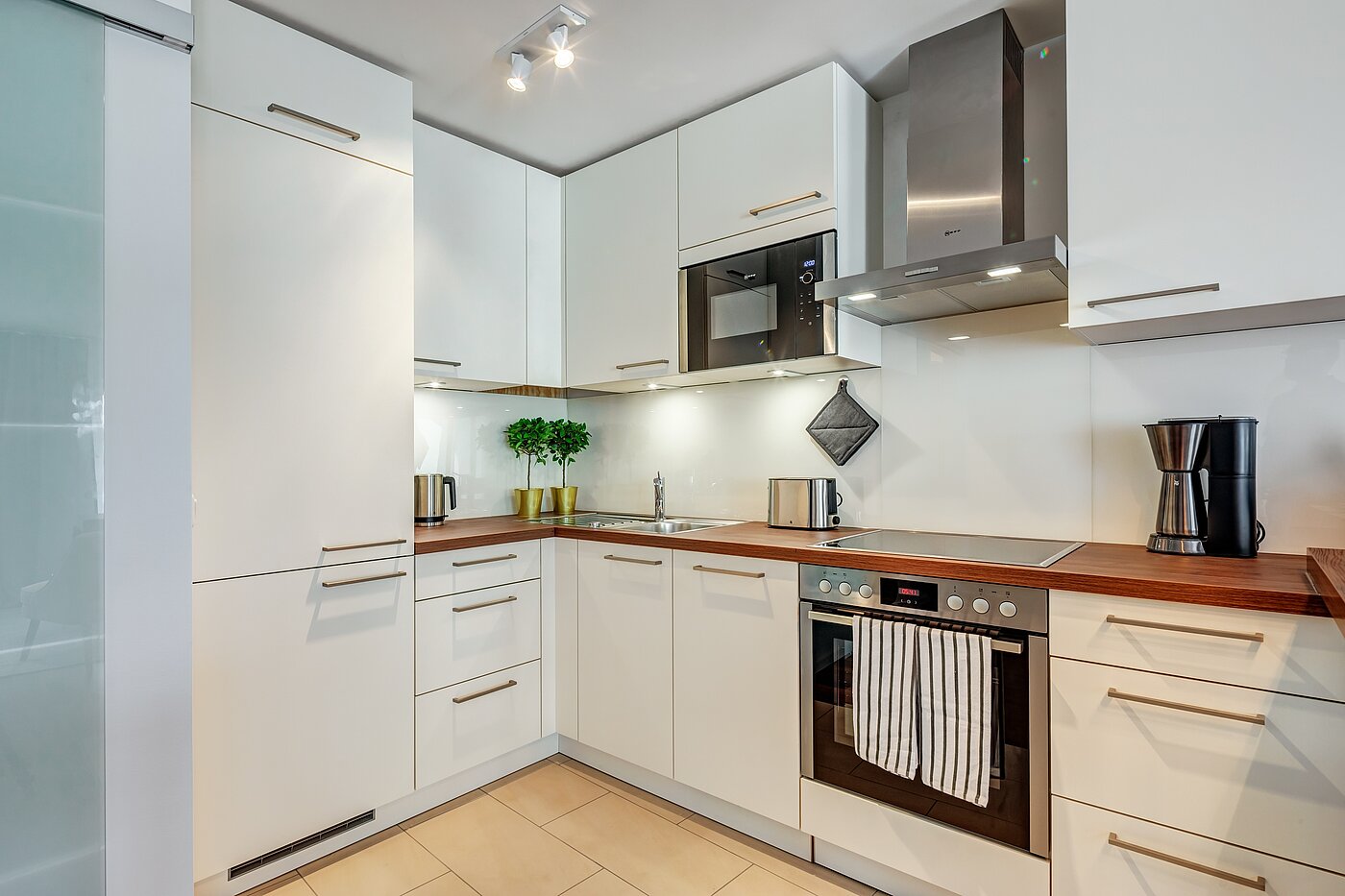 Etagenwohnung mit 2 Zimmern | München-Schwabing | 70434 | ...hochwertiger Einbauküche...