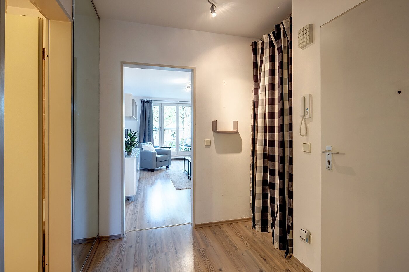 Etagenwohnung mit 2 Zimmern | München-Nymphenburg | 2107ML3 | Flur mit Abstellraum