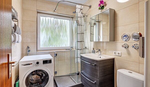 Apartment mit 1 Zimmer | 70478 | Helles Bad