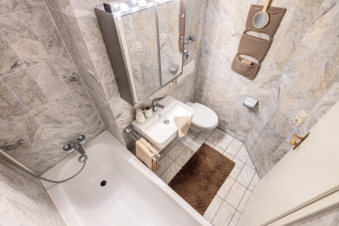 Etagenwohnung mit 1 Zimmer | München-Schwabing | 70249 | ...mit Badewanne