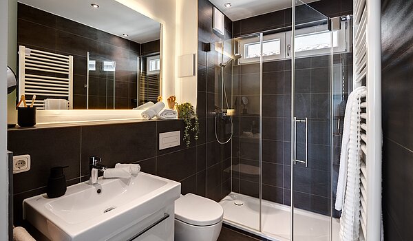 Penthouse mit 3.5 Zimmern | München-Oberföhring | 70237 | ...mit En Suite Duschbad...