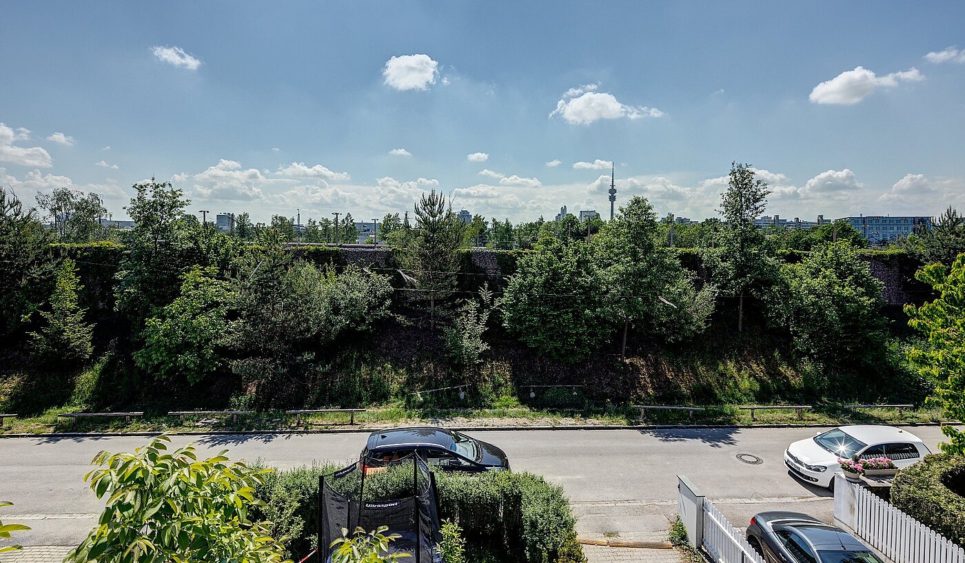 Dachgeschosswohnung mit 3 Zimmern | München-Hasenbergl | 1803ML5 | Blick vom Balkon